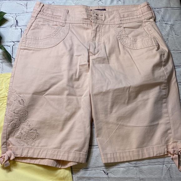 Gloria Vanderbilt Sz 6 bermuda shorts 2 pairs - Picture 2 of 11